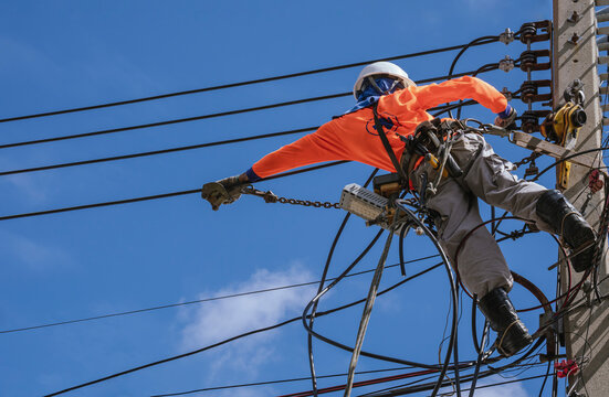 Union Core utility technician at work